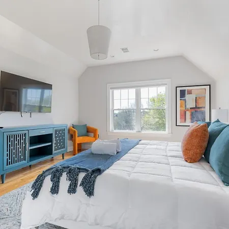 Amazing Family-Friendly And Group-Friendly Accommodation #Thebackdorch Boston Exterior photo