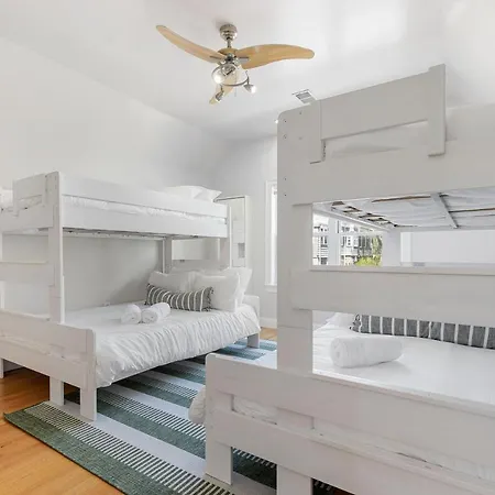Amazing Family-Friendly And Group-Friendly Accommodation #Thebackdorch Boston Exterior photo
