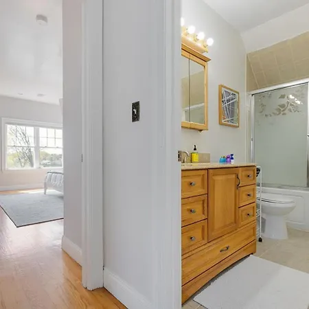 Amazing Family-Friendly And Group-Friendly Accommodation #Thebackdorch Boston Exterior photo