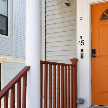 Amazing Family-Friendly And Group-Friendly Accommodation #Thebackdorch Boston Exterior photo